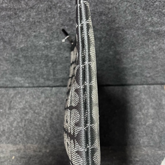 KATE SPADE Adrianne Pebbled Ace of Spades Universal Tablet Sleeve WLRU1241 Black - Picture 13 of 16